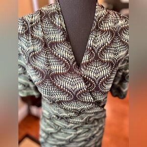 Cute Karen Kane black and green print faux wrap knit top Size Medium EUC